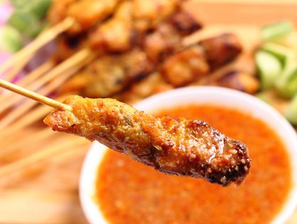 Chicken satay with peanut sauce
